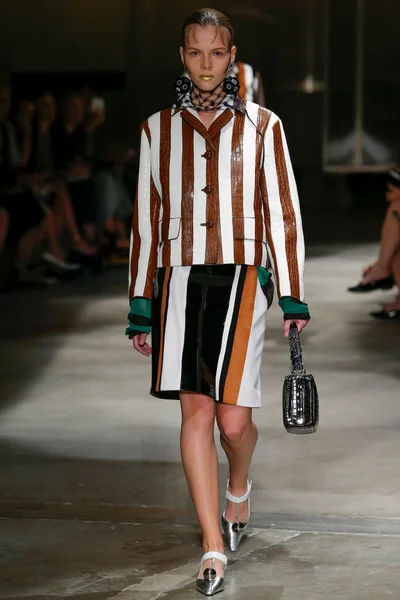 Look 13